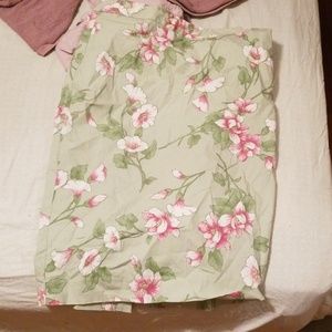 Moda international pencil skirt